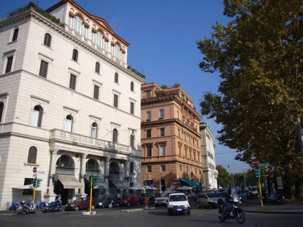 appartamento in vendita a Roma in zona Parione/Sant'Eustachio