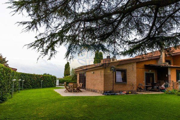 casa indipendente in vendita a Roma in zona Casal Morena