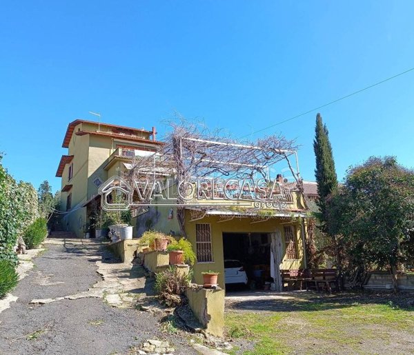 casa indipendente in vendita a Roma in zona Finocchio