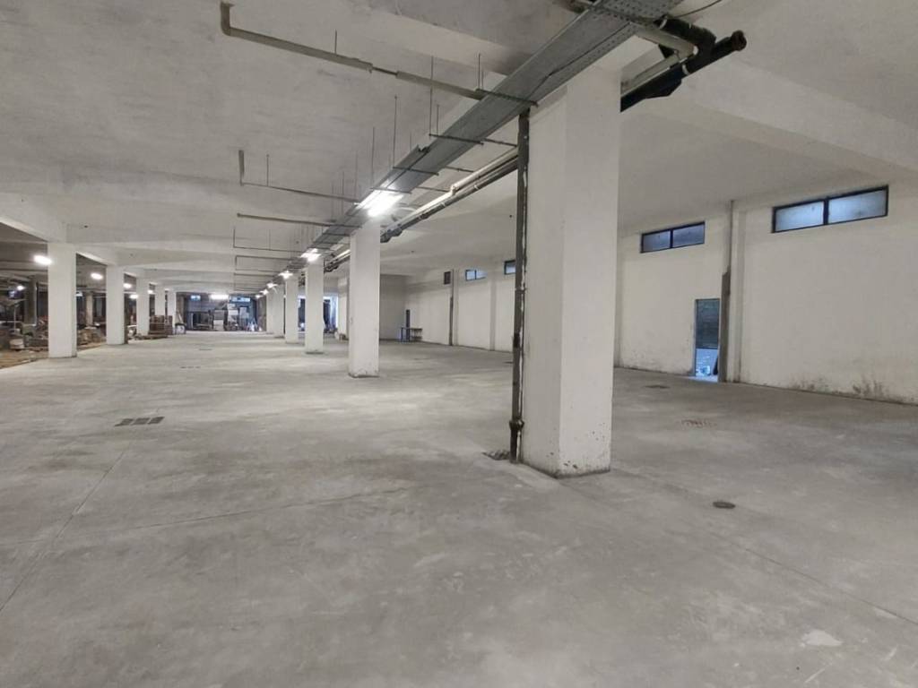 locale commerciale in vendita a Roma in zona Massimina/Casal Lumbroso