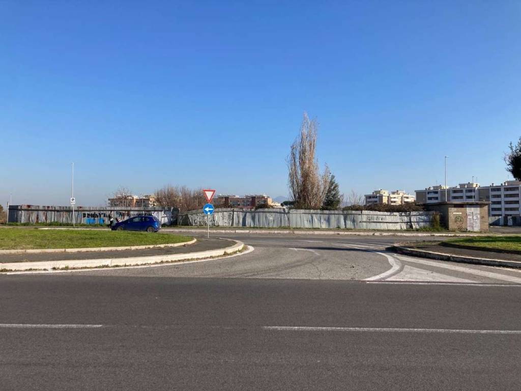 terreno industriale in vendita a Roma in zona Ponte di Nona