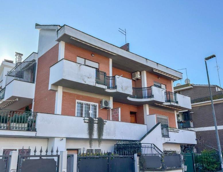 appartamento in vendita a Roma in zona Vitinia