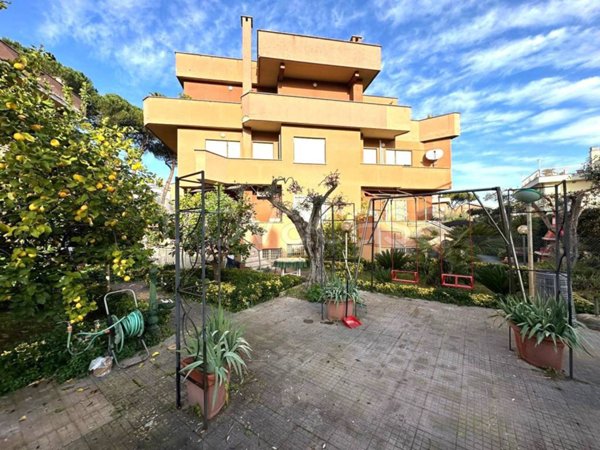 appartamento in vendita a Roma in zona Torre Gaia