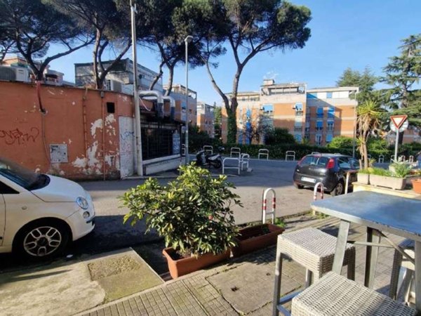 negozio in vendita a Roma in zona Grottarossa