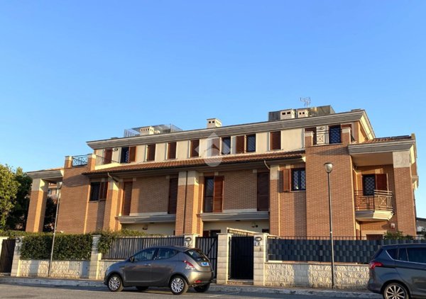 casa indipendente in vendita a Roma in zona Mostacciano