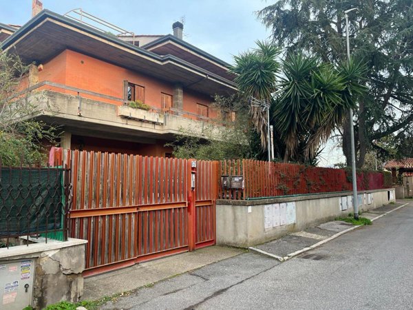 appartamento in vendita a Roma in zona Casal Morena