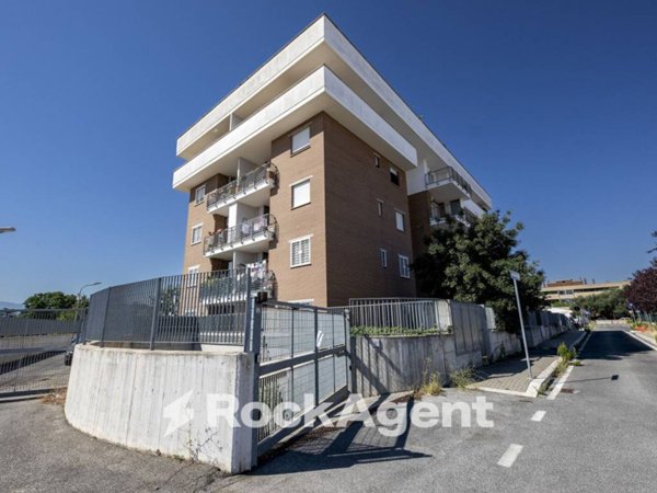 appartamento in vendita a Roma in zona Ponte di Nona