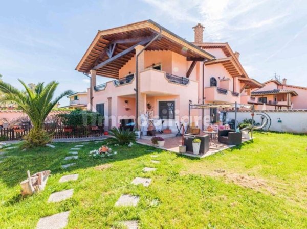 villa in vendita a Roma in zona Ostia