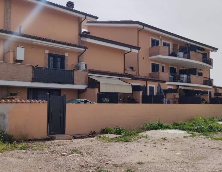 appartamento in vendita a Roma in zona Dragona/Bagnoletto