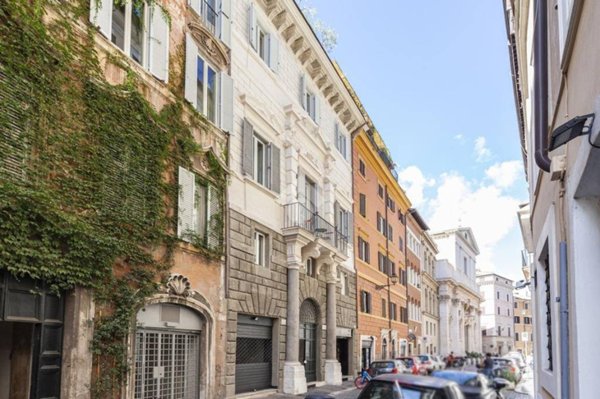 appartamento in vendita a Roma in zona Rione Regola
