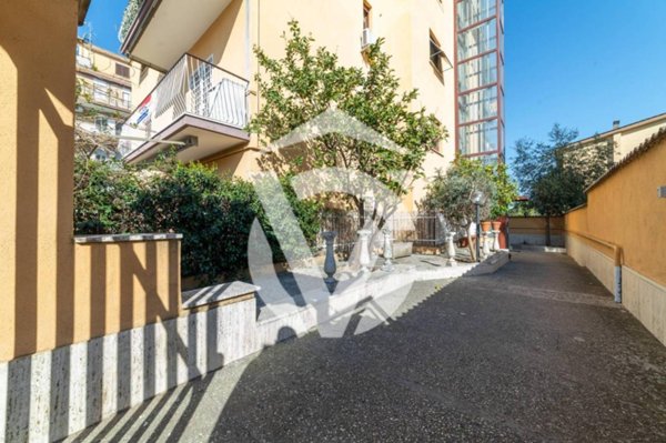appartamento in vendita a Roma in zona Tor Cervara