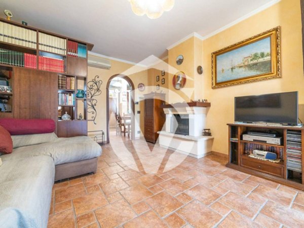 casa indipendente in vendita a Roma in zona Appio Claudio