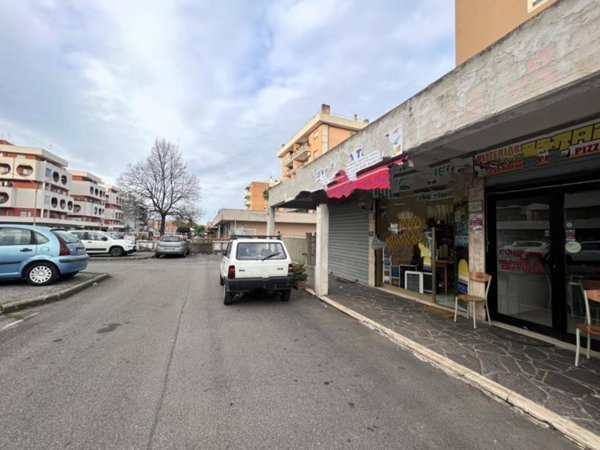 negozio in vendita a Roma in zona Ostia