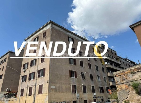 appartamento in vendita a Roma in zona Tuscolano