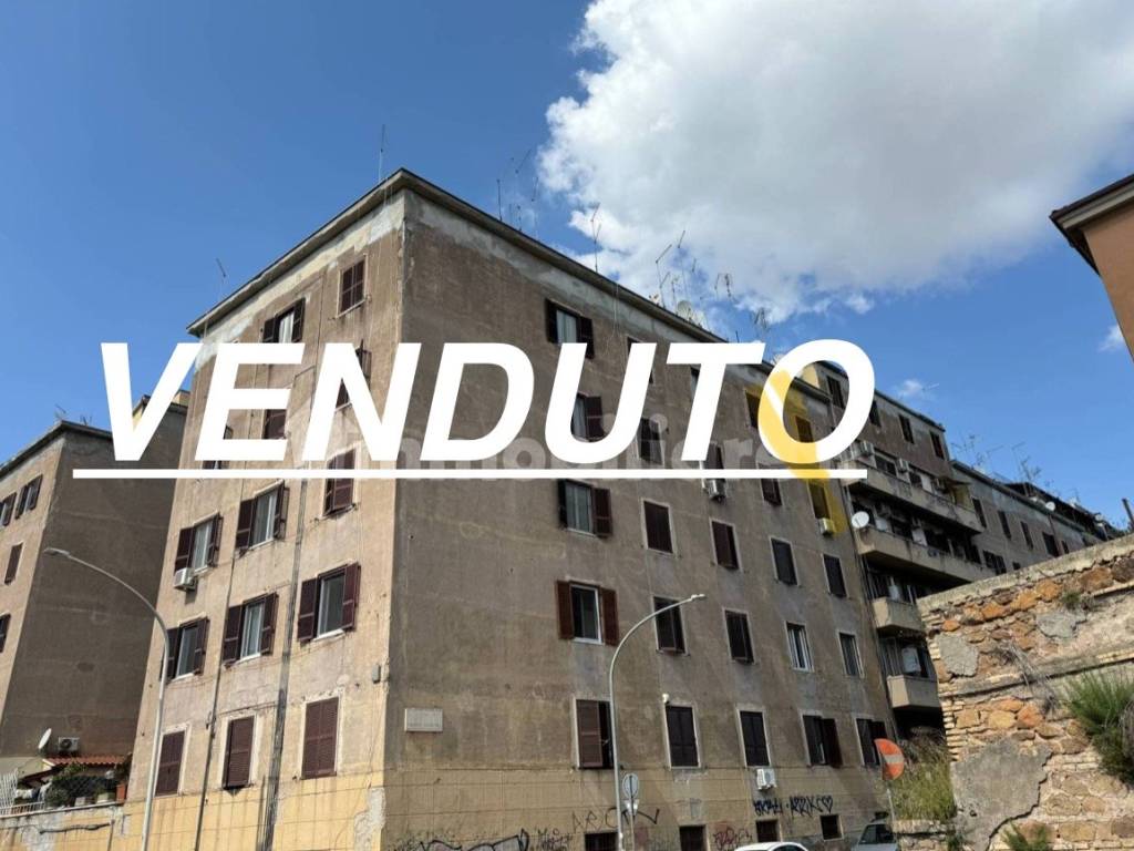 appartamento in vendita a Roma in zona Tuscolano