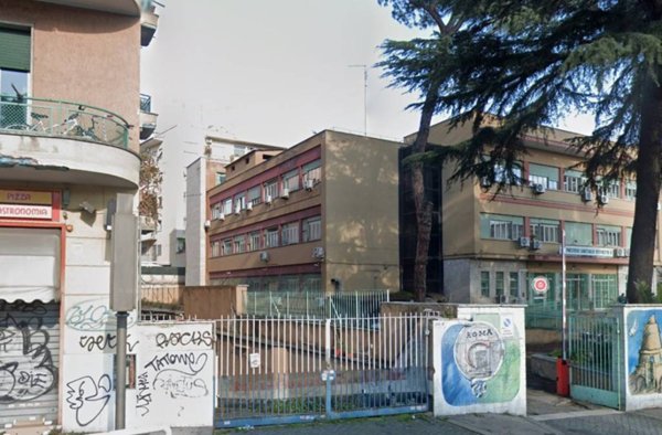 negozio in vendita a Roma in zona Prenestino-Labicano