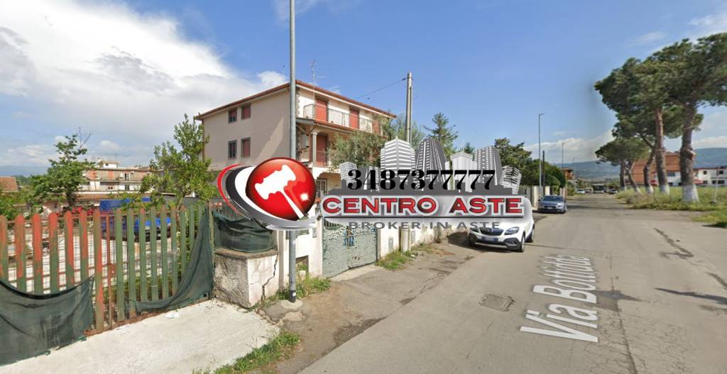 casa indipendente in vendita a Roma in zona Lago Regillo