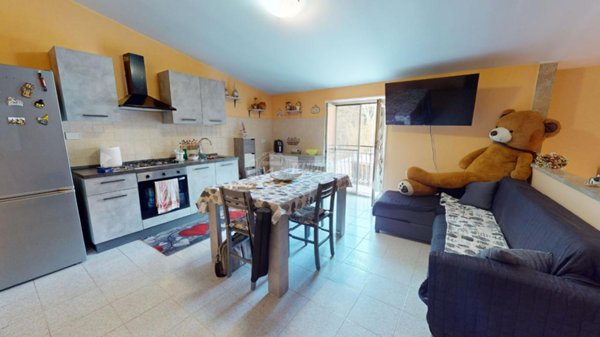 appartamento in vendita a Roma in zona Valle Santa
