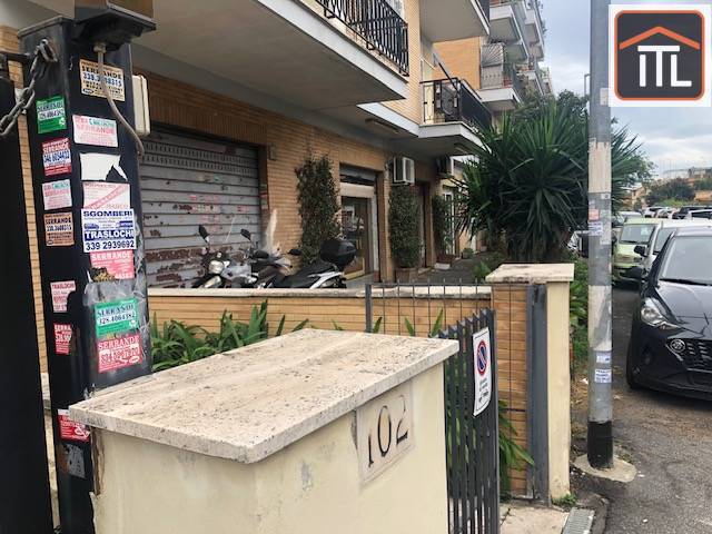 locale commerciale in vendita a Roma in zona Torrevecchia