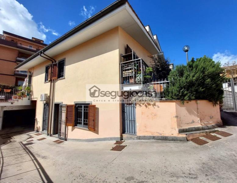 casa indipendente in vendita a Roma in zona Torrione Cerquetta