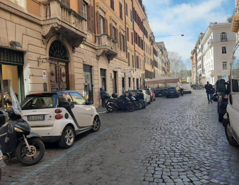 locale di sgombero in vendita a Roma in zona Campo Marzio