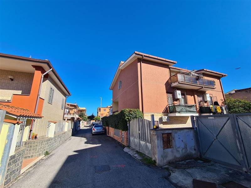 appartamento in vendita a Roma in zona Ostia
