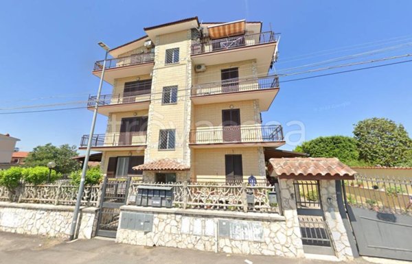 appartamento in vendita a Roma in zona Colle del Sole