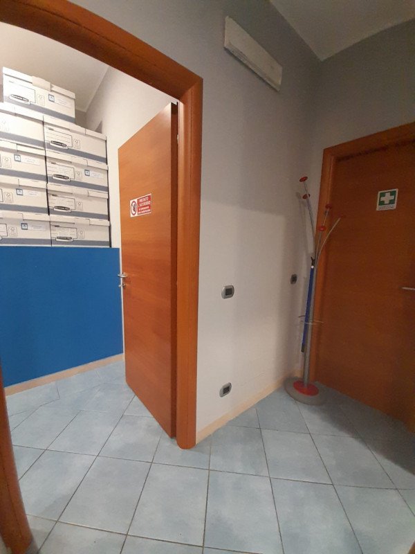 negozio in vendita a Roma in zona Tuscolano