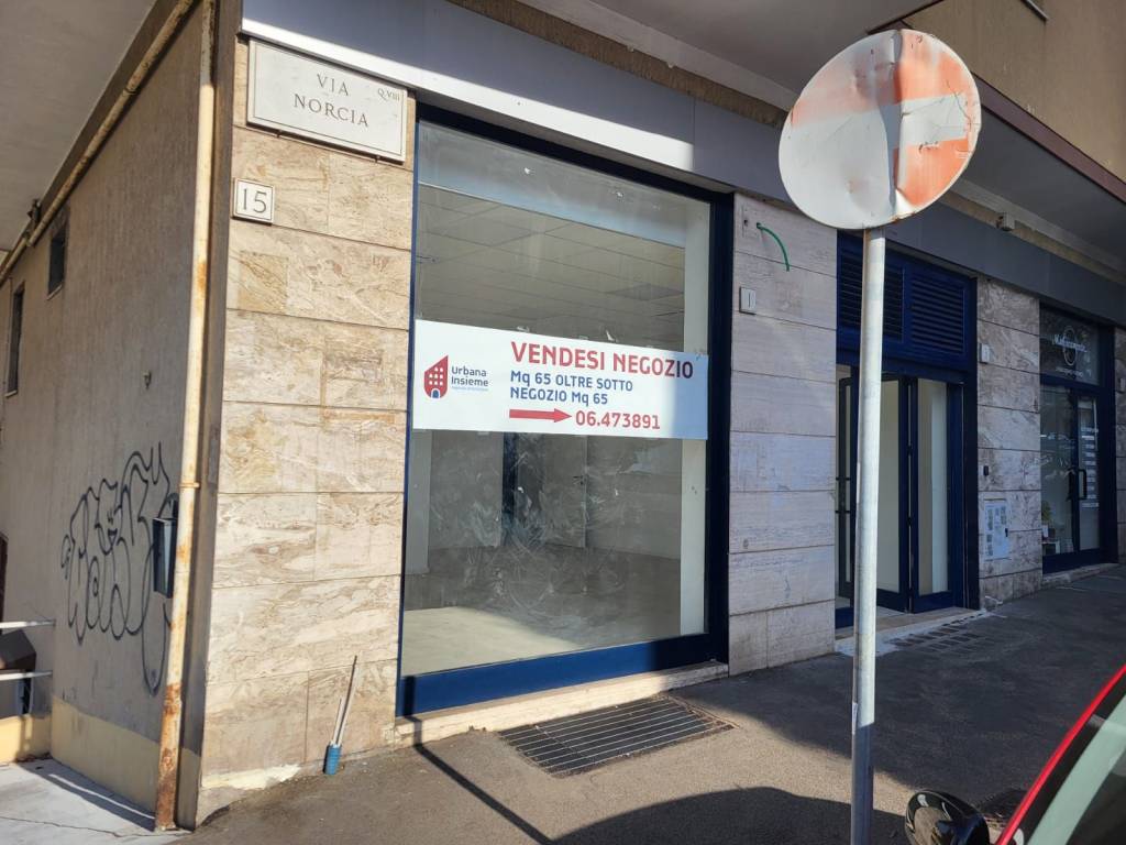 ufficio in vendita a Roma in zona Tuscolano