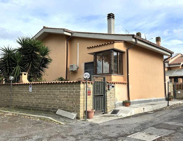 casa indipendente in vendita a Roma in zona Acilia