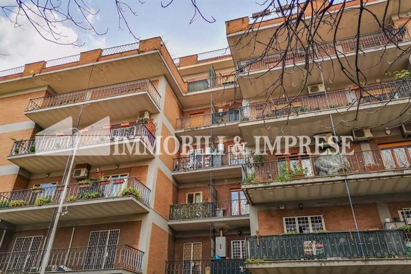 appartamento in vendita a Roma in zona Ardeatino