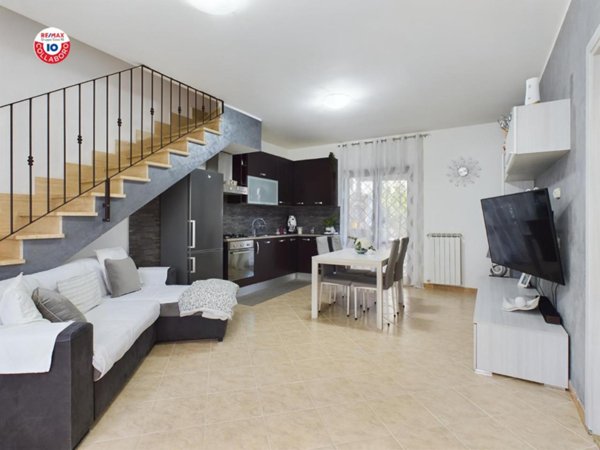 casa indipendente in vendita a Roma in zona Giardini di Corcolle