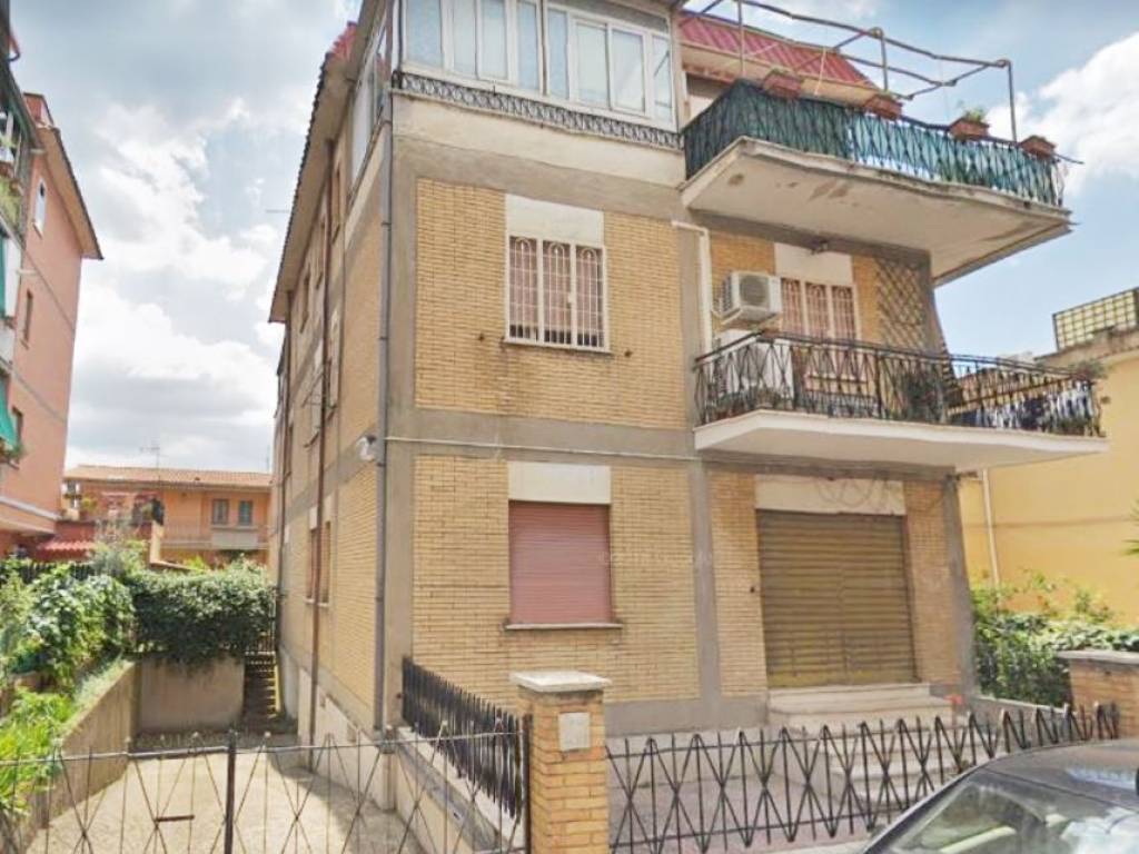 appartamento in vendita a Roma in zona Borghesiana
