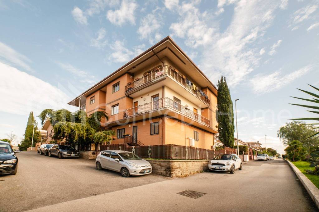 appartamento in vendita a Roma in zona Colle Monfortani