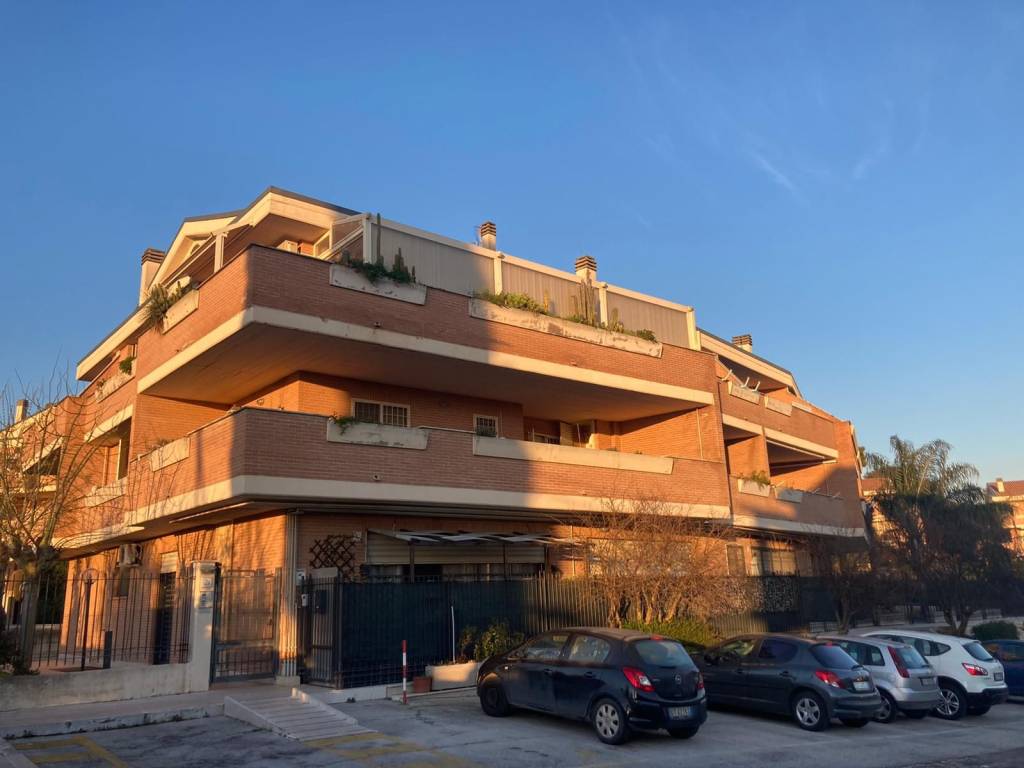 casa indipendente in vendita a Roma in zona Monte Migliore