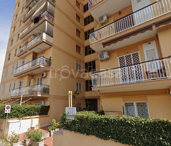 appartamento in vendita a Roma in zona Torre Angela