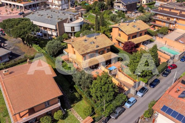 casa indipendente in vendita a Roma in zona Casal Morena