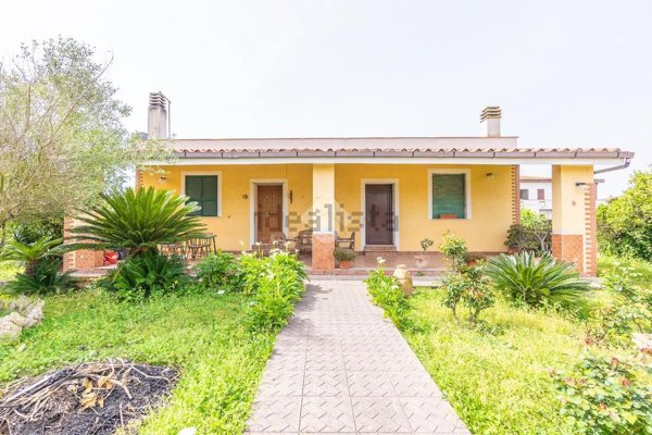 casa indipendente in vendita a Roma in zona Infernetto