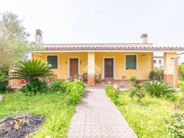 casa indipendente in vendita a Roma in zona Infernetto