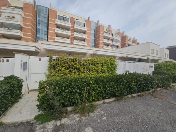 casa indipendente in vendita a Roma in zona Ostiense