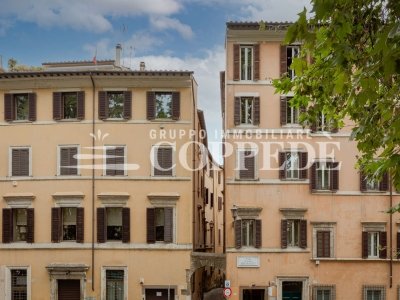 appartamento in vendita a Roma in zona Parione/Sant'Eustachio