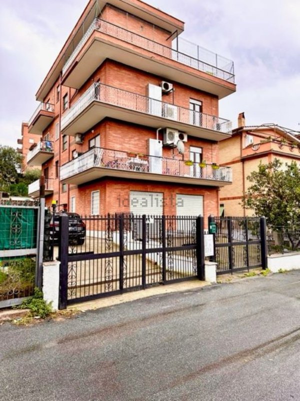 appartamento in vendita a Roma in zona Massimina/Casal Lumbroso