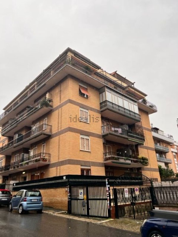 appartamento in vendita a Roma in zona Corviale