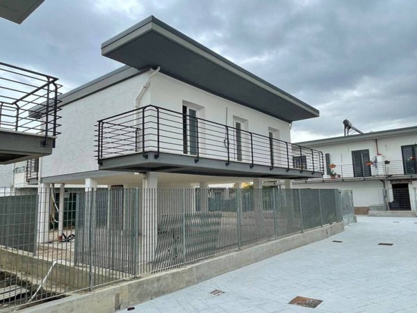 casa indipendente in vendita a Roma in zona Massimina/Casal Lumbroso
