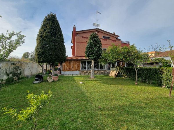 casa indipendente in vendita a Roma in zona Dragona/Bagnoletto
