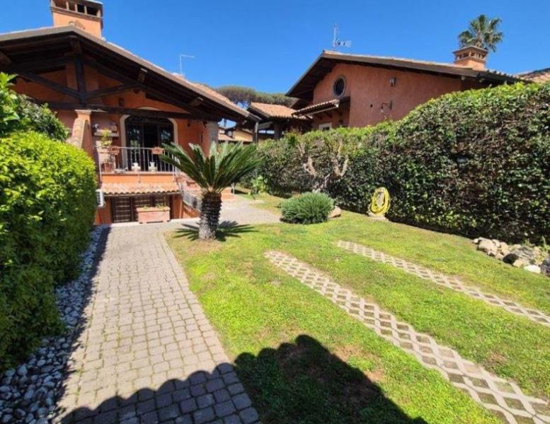 casa indipendente in vendita a Roma in zona Infernetto
