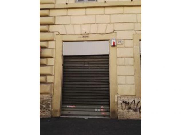 negozio in vendita a Roma in zona Parione/Sant'Eustachio