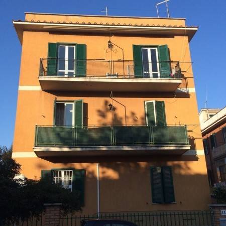 appartamento in vendita a Roma in zona Appio Pignatelli