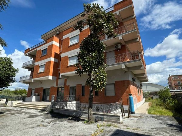 intera palazzina in vendita a Roma in zona Romanina
