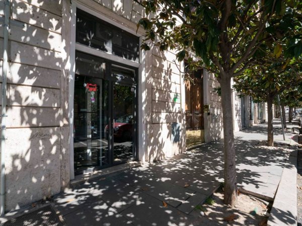 negozio in vendita a Roma in zona Rione Monti/Campitelli